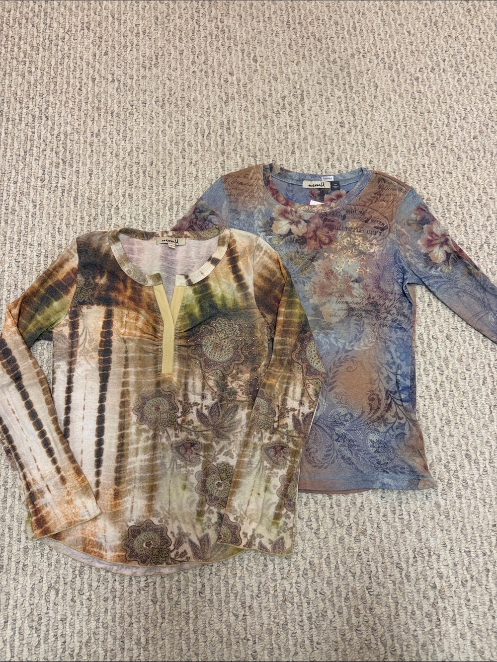✨2 multicolour long sleeves for the price of 1